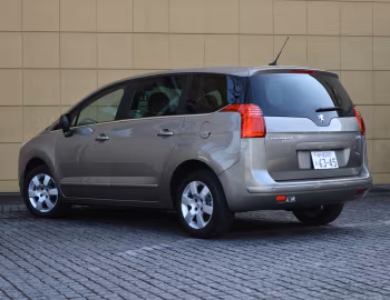 Peugeot 5008 [Japan] '02.2013–02.2014