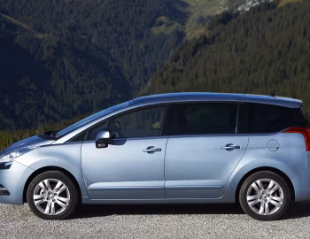 Peugeot 5008 [Worldwide] '2009–13