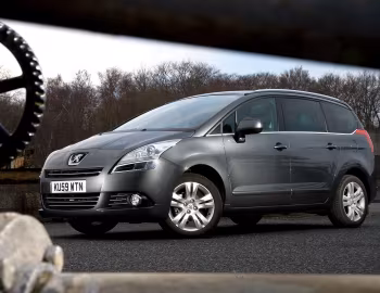 Peugeot 5008 [UK-spec] '2009–13