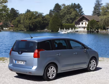 Peugeot 5008 [Worldwide] '2009–13