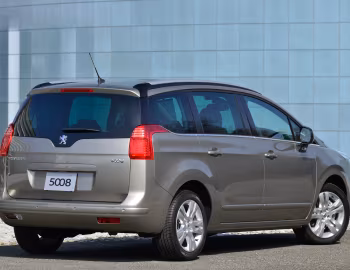 Peugeot 5008 [Japan] '02.2013–02.2014