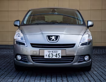 Peugeot 5008 [Japan] '02.2013–02.2014