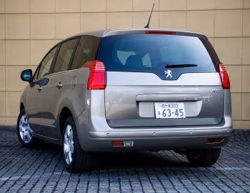Peugeot 5008 [Japan] '02.2013–02.2014