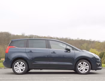 Peugeot 5008 [Worldwide] '2013–16