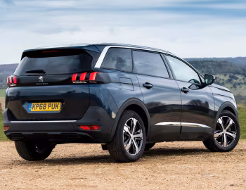 Peugeot 5008 [UK-spec] '2017–20