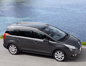 Peugeot 5008 [Worldwide] '2009–13