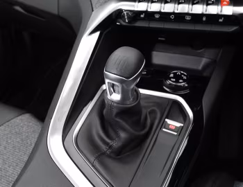 Interior Peugeot 5008 [UK-spec] '2017–20