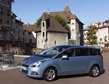 Peugeot 5008 [Worldwide] '2009–13