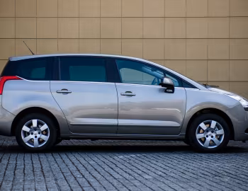 Peugeot 5008 [Japan] '02.2013–02.2014