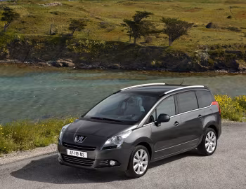 Peugeot 5008 [Worldwide] '2009–13