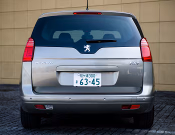 Peugeot 5008 [Japan] '02.2013–02.2014