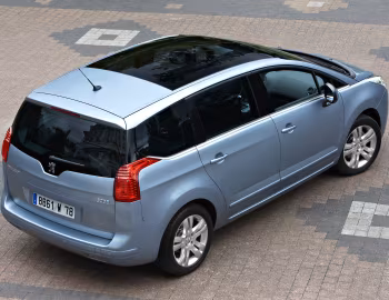 Peugeot 5008 [Worldwide] '2009–13
