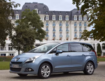 Peugeot 5008 [Worldwide] '2009–13