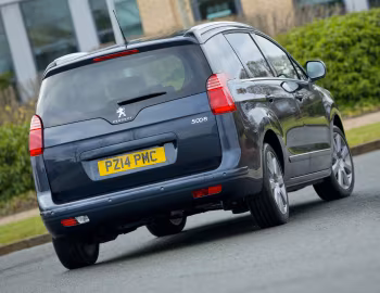 Peugeot 5008 [UK-spec] '2013–16