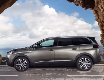 Peugeot 5008 GT [Worldwide] '2017–20