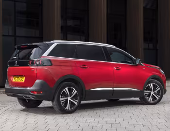 Peugeot 5008 GT [UK-spec] '2021–24