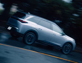 Peugeot 5008 GT Hybrid [Japan] '2026