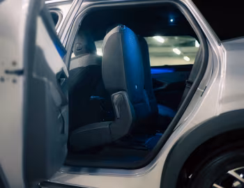 Інтер'єр Peugeot 5008 GT Hybrid [Japan] '2026