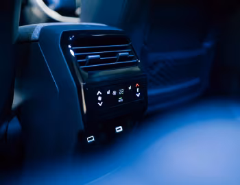 Інтер'єр Peugeot 5008 GT Hybrid [Japan] '2026