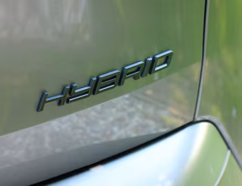 Peugeot 5008 GT Hybrid [UK-spec] '2024–pr.