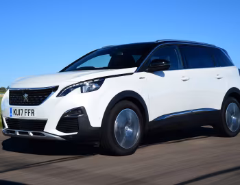 Peugeot 5008 GT Line [UK-spec] '2017–20
