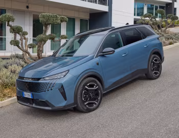 Peugeot 5008 GT Plug-in Hybrid [Worldwide] '2024–pr.