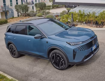 Peugeot 5008 GT Plug-in Hybrid [Worldwide] '2024–pr.