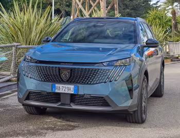 Peugeot 5008 GT Plug-in Hybrid [Worldwide] '2024–н.ч.