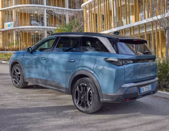Peugeot 5008 GT Plug-in Hybrid [Worldwide] '2024–pr.