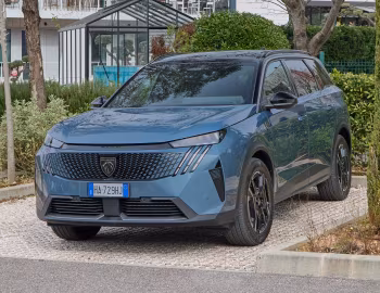 Peugeot 5008 GT Plug-in Hybrid [Worldwide] '2024–pr.