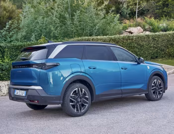 Peugeot 5008 GT Hybrid [Worldwide] '2024–pr.