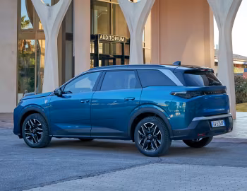 Peugeot 5008 GT Hybrid [Worldwide] '2024–pr.