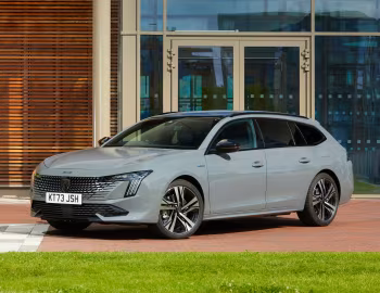 Peugeot 508 GT HYBRID SW [UK-spec] '2023–24