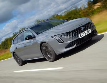 Peugeot 508 GT HYBRID SW [UK-spec] '2023–24