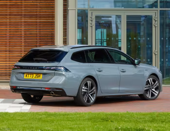 Peugeot 508 GT HYBRID SW [UK-spec] '2023–24
