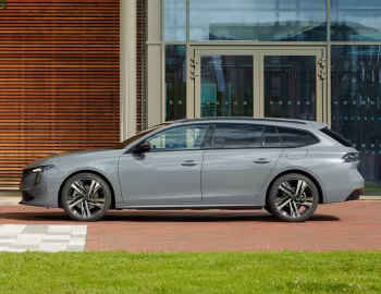 Peugeot 508 GT HYBRID SW [UK-spec] '2023–24