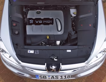 Sob o capô Peugeot 607 2.7 V6 HDi [Worldwide] '2004–10
