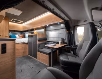 Інтэр'ер 2023–25 Globe-Traveller Explorer 2X '08.2022–25