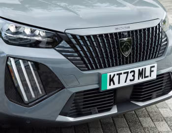 Peugeot E-2008 GT [UK-spec] '2023–pr.