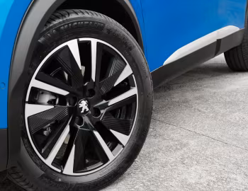 Peugeot e-2008 GT [Latam] '2022–23