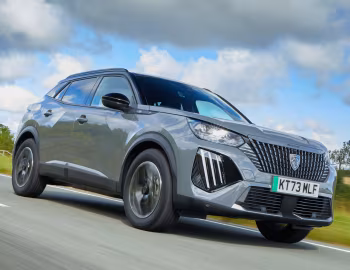 Peugeot E-2008 GT [UK-spec] '2023–pr.