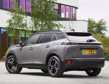 Peugeot E-2008 GT [UK-spec] '2023–pr.