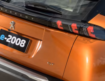 Peugeot e-2008 GT [Latam] '2022–23