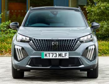 Peugeot E-2008 GT [UK-spec] '2023–pr.