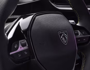 Interior Peugeot E-2008 GT [Worldwide] '2023–pr.