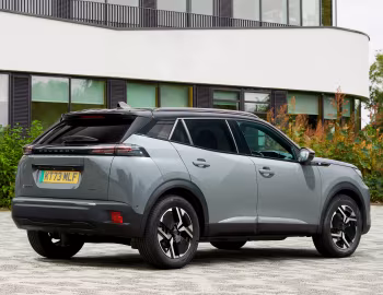 Peugeot E-2008 GT [UK-spec] '2023–pr.