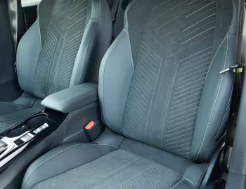 Інтер'єр Peugeot E-208 GT [UK-spec] '2024–н.ч.