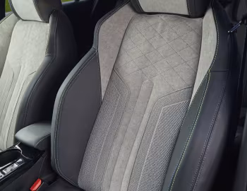 Interior Peugeot e-208 GT [UK-spec] '2019–23