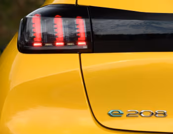 Peugeot e-208 GT [Latam] '2021–pr.