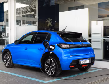 Peugeot e-208 GT [Latam] '2021–pr.